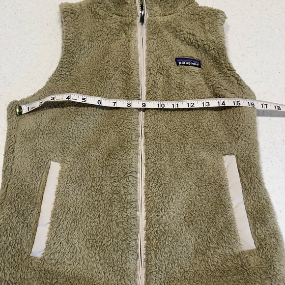 Patagonia Women’s Size Small Vest! Beige. Fluffy. Soft. - Picture 16 of 16